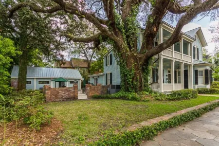 Elegant Southern Cottage/Downtown Pied-a-Terre near Island Beaches