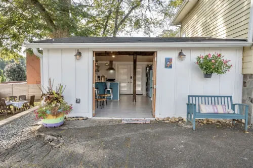 The Bunkhouse “ 5 minutes to I-75” Unique Loft across Brewery & Wedding Venues. Hotels in Acworth