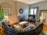 The Happy Place, a charming 2-bedroom apartment in Uptown Circleville Hotels in Pickaway County