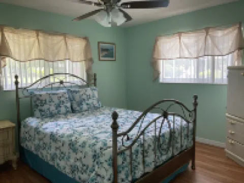 Beautiful Home With Heated Pool In A Nice Neighborhood