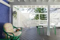 Fun Pop-Art Pad in Silver Lake, Huge Balcony with Park View