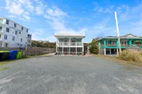 The Iron Seahorse Orlop | Steps to the Beach Access! Hotels in North Topsail Beach