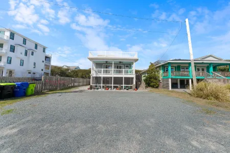 Rooftop Deck and Expansive Ocean Views - Stunning Coastal Escape Отели в г. Холли Ридж