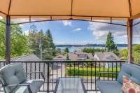 Cozy suite with lake and city views, hot tub, near parks, shopping, & dining Hotels in Mercer Island