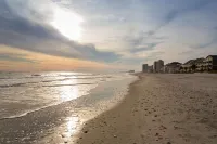 Spacious Yard and Fire Pit Escape - Charming Tranquil Retreat