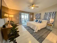 Panoramic Deck and Theatre Room - Gorgeous Cliffside Escape Hotels in Brownhelm Township