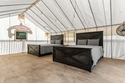 Furnished Glamping Tent/2 Queen Beds/Red River Access- River Rainbow - #5