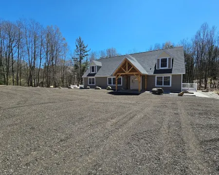 Newly built secluded 5-bedroom home