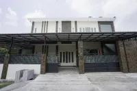 RedDoorz @ Ngagel Jaya Surabaya Hotels in Pucang Sewu