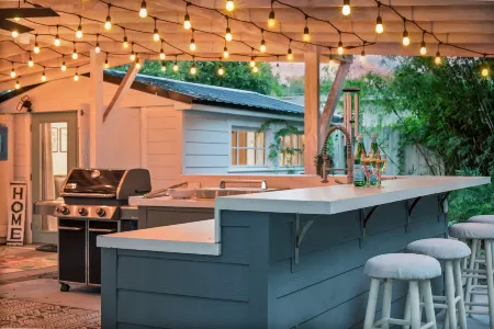 Outdoor Kitchen and Cozy MIL Suite - Charming Winter Park Retreat