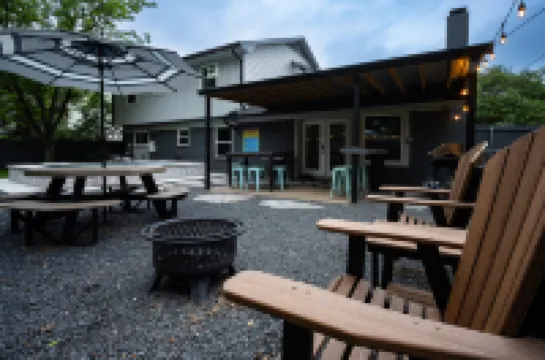 Spacious Backyard Oasis with Heated Plunge Pool - Charming Retreat