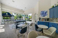 Stylish Apartment with Pool and Gym - Elegant Corporate Retreat Hotels in Westchase