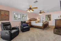 Heated Pool and Kayaks - Luxurious Waterfront Escape