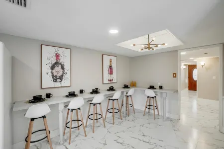 Private Pool, Game Room, and Outdoor Retreat - Spectacular Oasis Отели в г. Кэрролтон