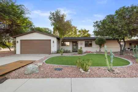 Resort Style Home & Outdoor Living - near Oldtown! Отели рядом с достопримечательностью «On The Edge Gallery»