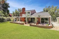 Topanga Retreat with a Huge Private Backyard 쉐퍼드 스타디움 주변 호텔