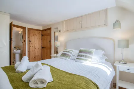 Bullcroft - 6 Bedroom House - Oxwich Отели в г. Пенрис