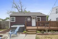 MTM Premier, Hot Tub, Fire Pit, Fenced Yard Hotels in Michigan City