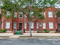 Stylish Studio with Full Kitchen and Cozy Vibe - Charming Haven
