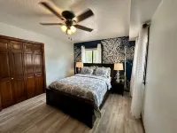 Breathtaking Views and Cozy Fireplace - Spacious Mountain Gem Hotels in Red River