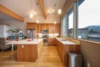 Expansive River and Mountain Views with Deck - Breathtaking Getaway