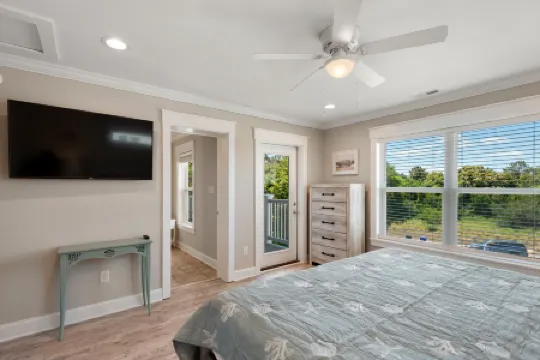 Private Pool and Spacious Kitchen - Stunning Coastal Haven