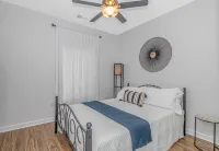 Spacious Living Area and Oversized Balcony - Charming Oasis