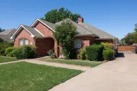 The Eastwood Cottage! Hotels near RDA PROMART