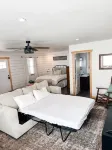 Charming Studio Cottage on 52 - acre farm!