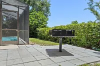 Very Clean & Spacious! Pool, Game Room, BBQ, 2 King Masters--Close to Disney!