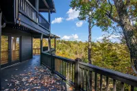 2 Masters, Theater, Pool, Sauna,Scenic Mtn View's, Hot tub & Fire Pit Hotel di Cherry Log