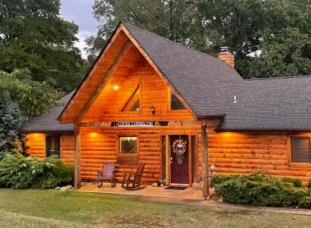 Cozy Log Cabin with Spa and Amazing Kitchen - Charming Mountain Retreat