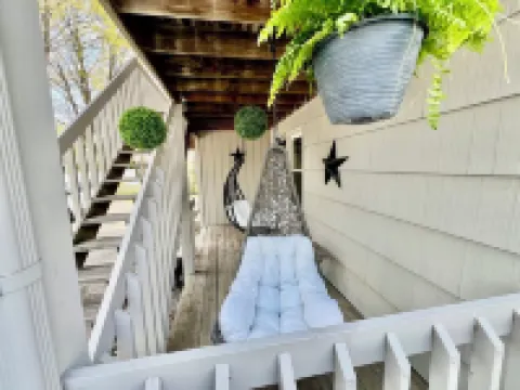 COZY BEACH Nesting in the ♥️ of DOWNTOWN with SEASONAL POOL&HOT TUB ACCESS