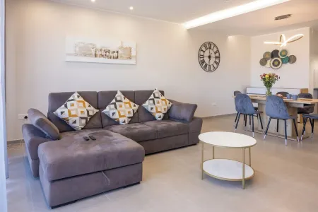 HORIZON SUITES by the Sea Отели рядом с достопримечательностью «Pjazza San Pawl Playground»