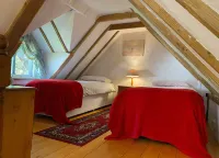 Snow Whites House - Farm Park Stay with Hot Tub Hotels in Mawr