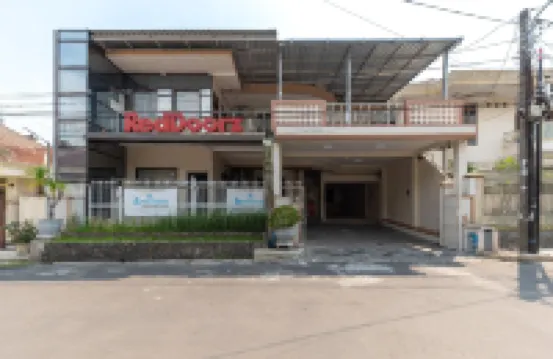 RedDoorz @ Soekarno Hatta Indah