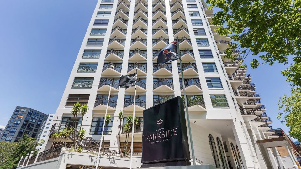 Parkside Hotel & Apartments