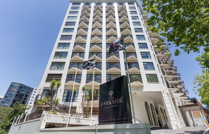 Parkside Hotel & Apartments