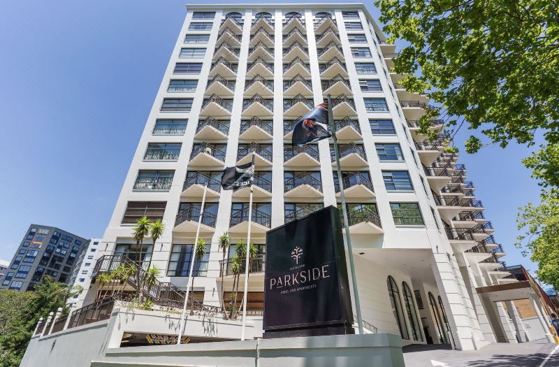 Parkside Hotel & Apartments