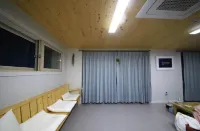 พีรามิด เรด เคลย์ เพนชัน