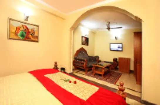 Indira International Inn โรงแรมใน