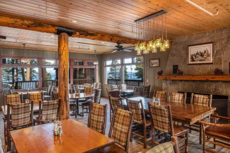 Zephyr Cove Resort Отели в г. Дженоа