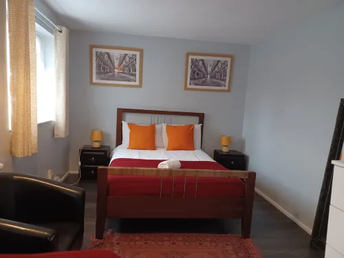 Poynters House - Huku Kwetu Luton