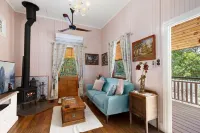 Barney Creek Vineyard Cottages Hotels in Lamington