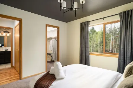 Serene Retreat Amazing Views Hottub Sauna, Xbox