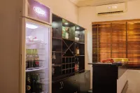 nola's lounge فنادق في Agege