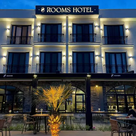 8 Rooms Hotel