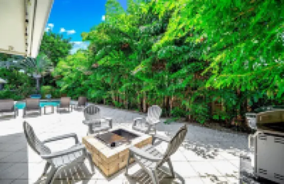 Pool! Walk to Private Beach & Historic Lighthouse!