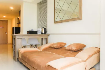 Nice and Comfort 2Br Apartment at Meikarta فنادق في South Cikarang