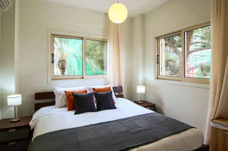 Phaedrus Living City View Luxury Iras Flat 102 Отели в г. Никосия